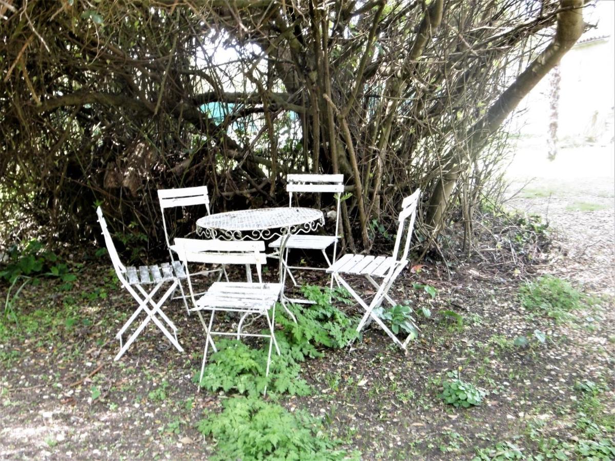 Le Chai Maison De Charme Pour Tribu Joyeuse Le Château-dʼOléron Exterior foto